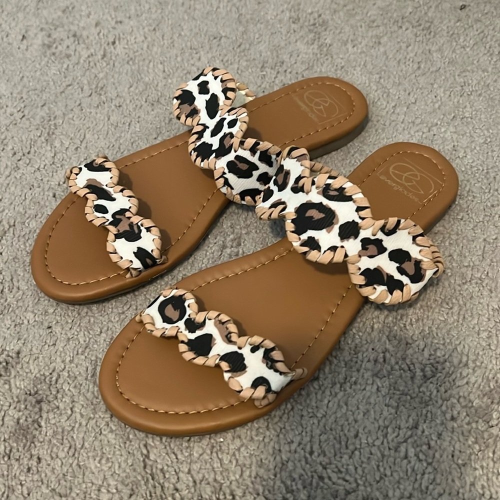 Sandals size 8 new, never worn